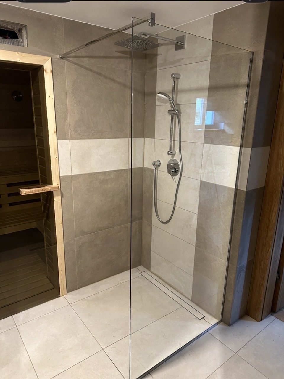 Sprchové zástěny — Sklenářství Glass ABC Jablonec